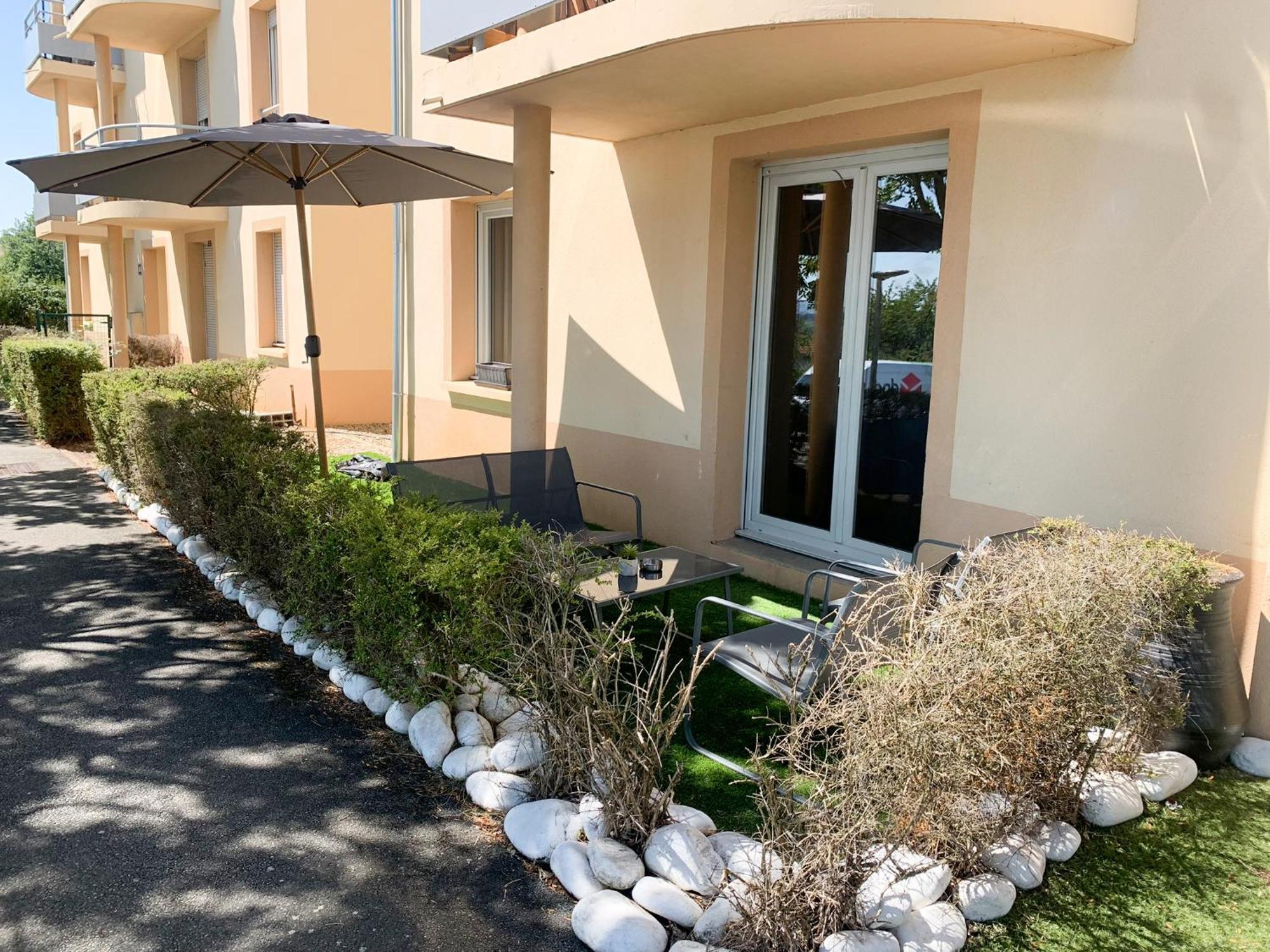 Appartement Les Hauts Du Beaujolais Limas Exteriör bild